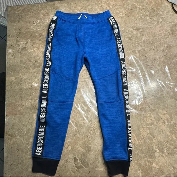 Abercrombie kids boys blue jogger sweatpants 
Like new condition 
Size 11/12 - Picture 3 of 6